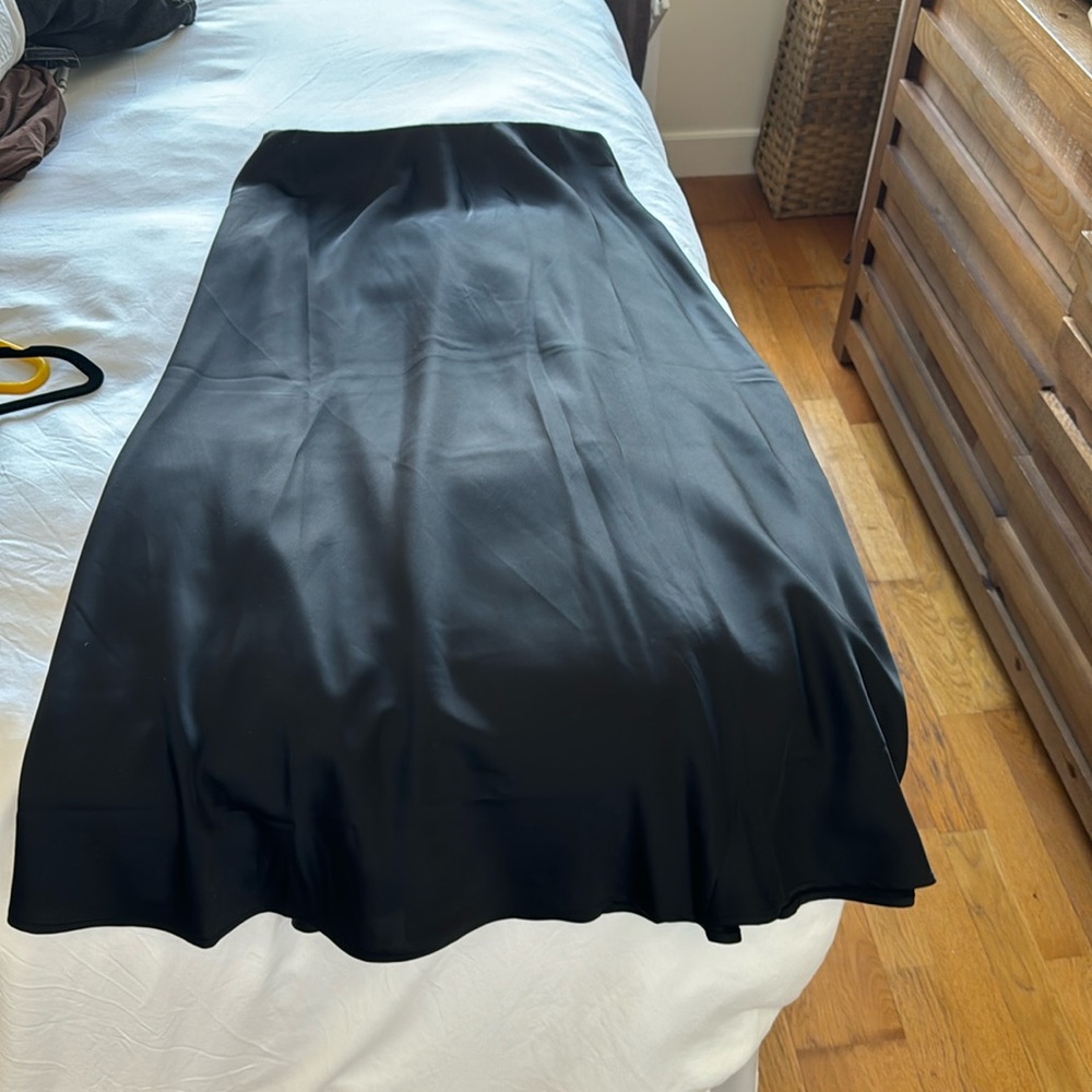 Shiny elastic black long skirt